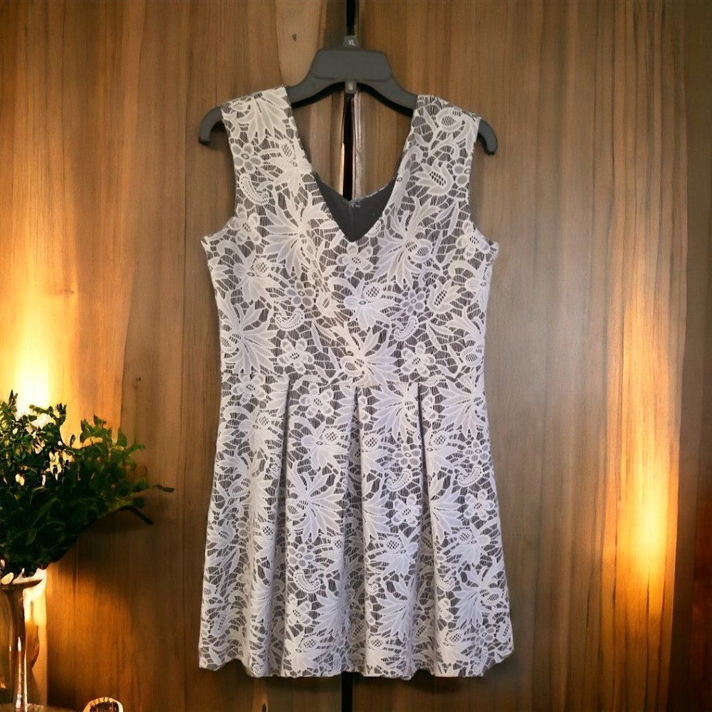 Stunning Ladies' Dress - Perfect for Church or Evening Wear